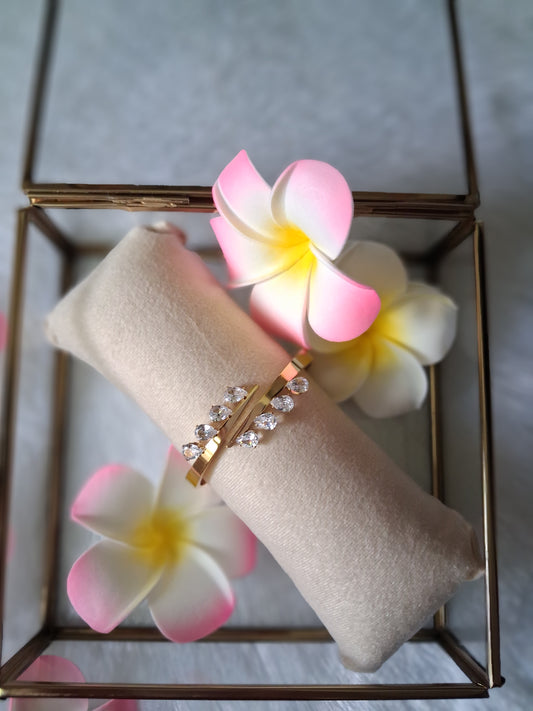 Diva Leaf Crystal Anti Tarnish Thin wrist Bracelet - 2.4