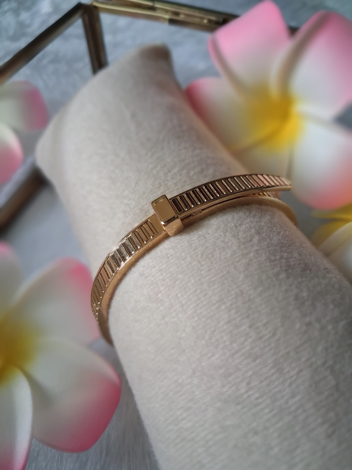 Belt Patterned AntiTarnish Thin wrist bracelet