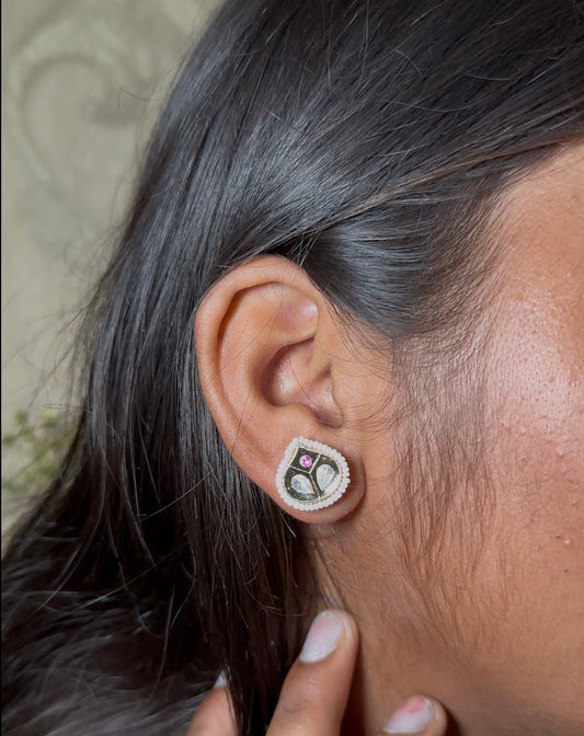 Kuhu Kundan Piroyi Stud Earrings