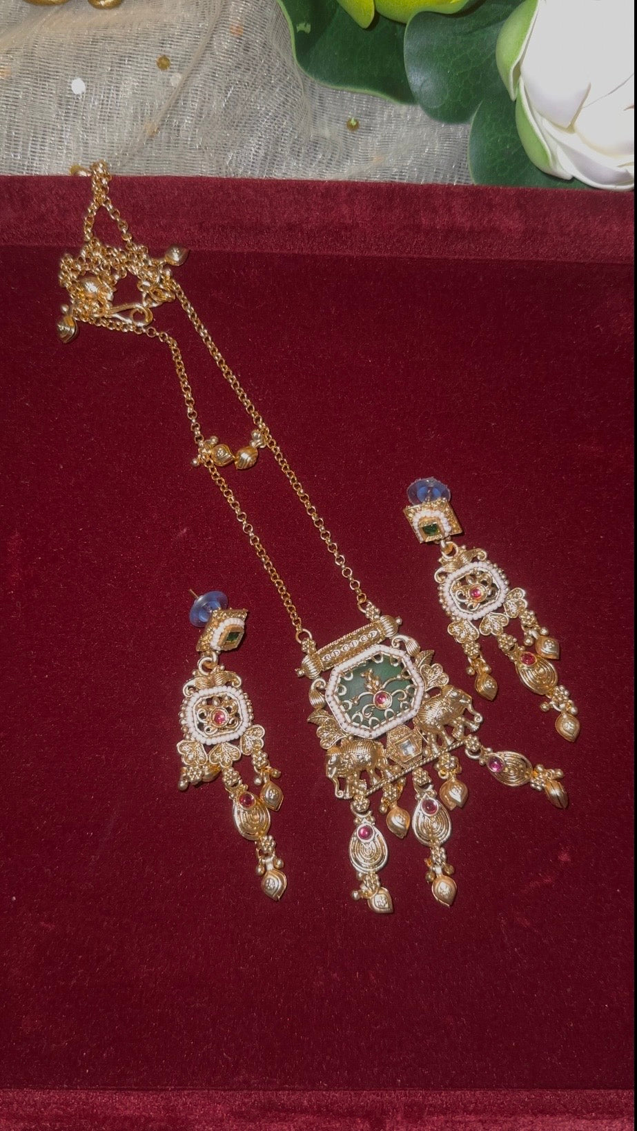 Sona Heritage Pendant Set