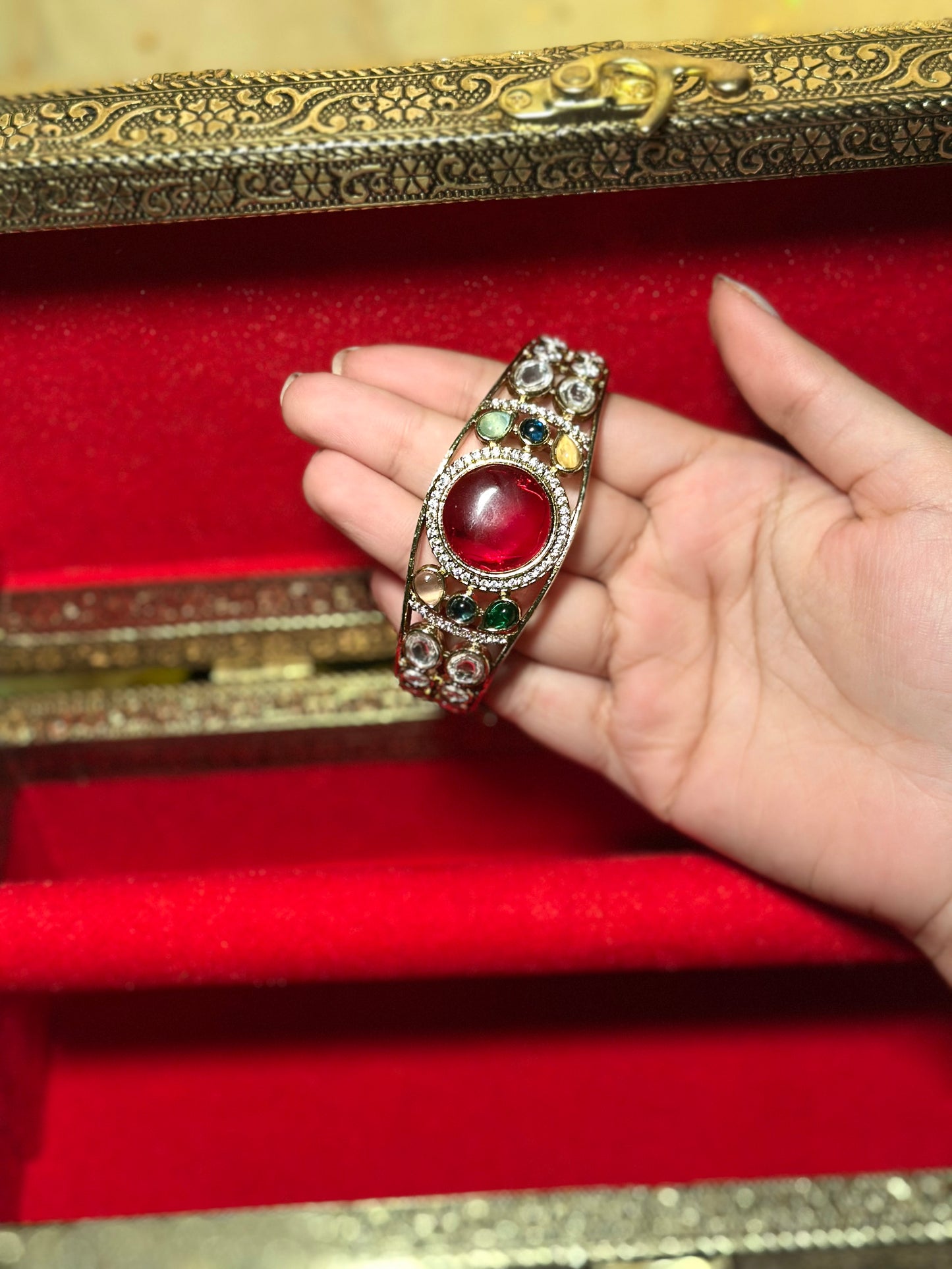Laal Bangadi Kundan Bracelet