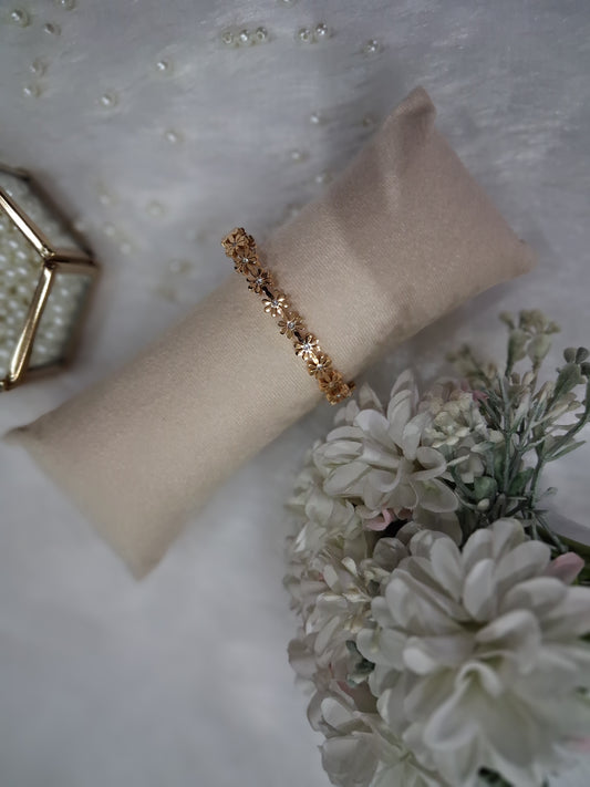 Dainty Floral AntiTarnish Bracelet