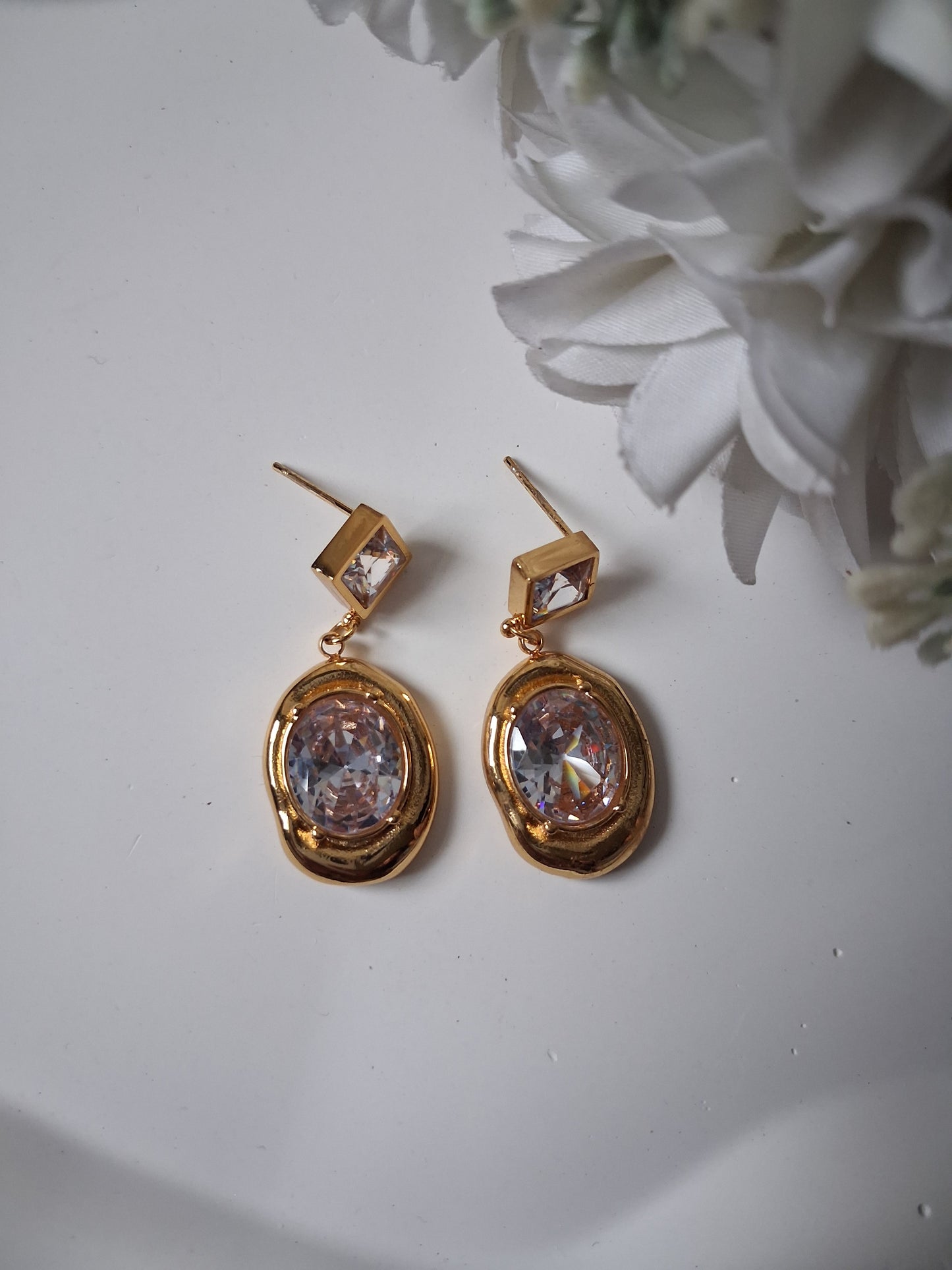 Shimmering Chunky crystal AntiTarnish Gold Earrings