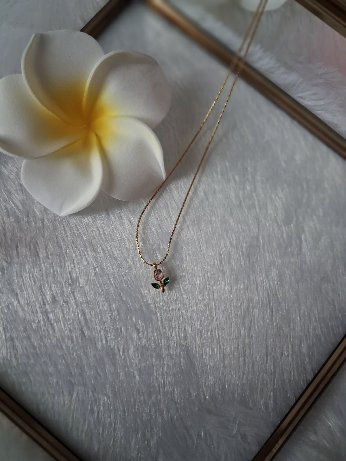 Mini Tulip Neck Pendant