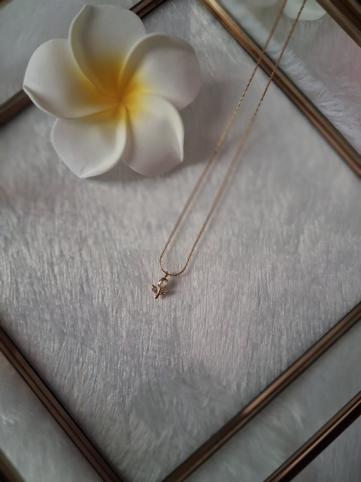 Mini Tulip Neck Pendant