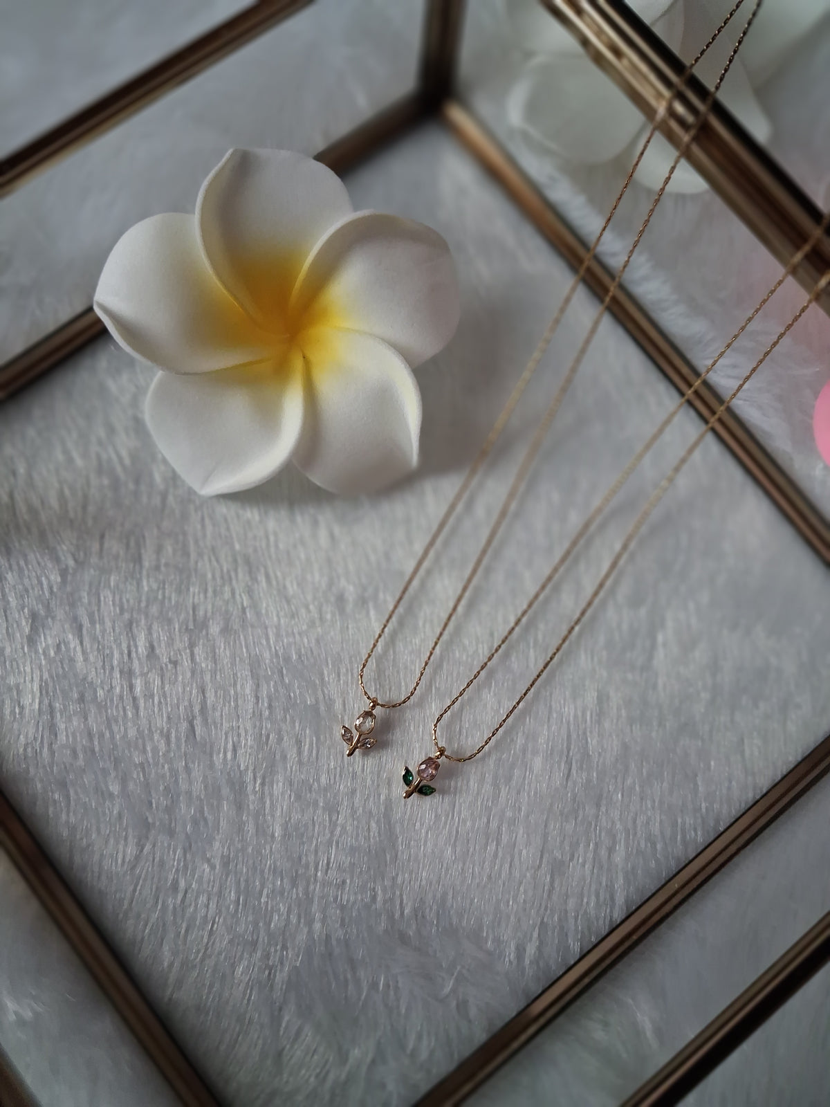 Mini Tulip Neck Pendant