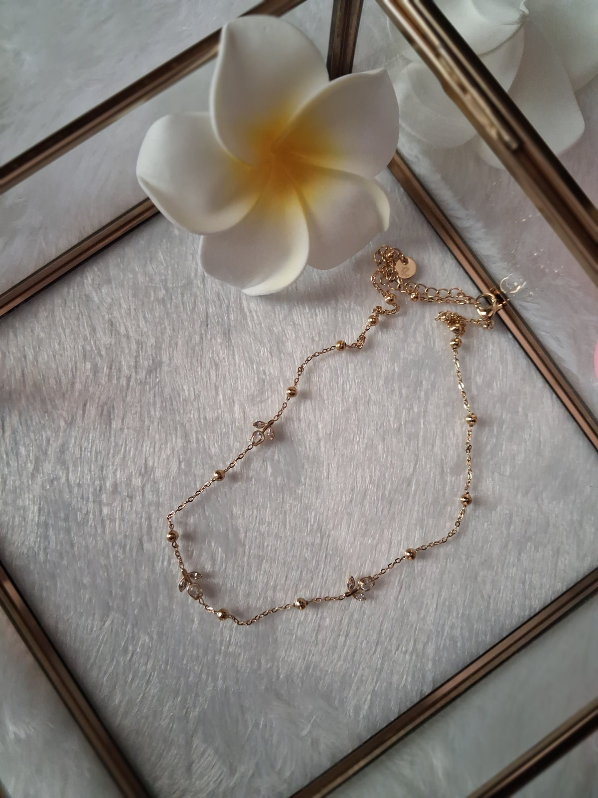 Mini Tulip Overall Neck chain