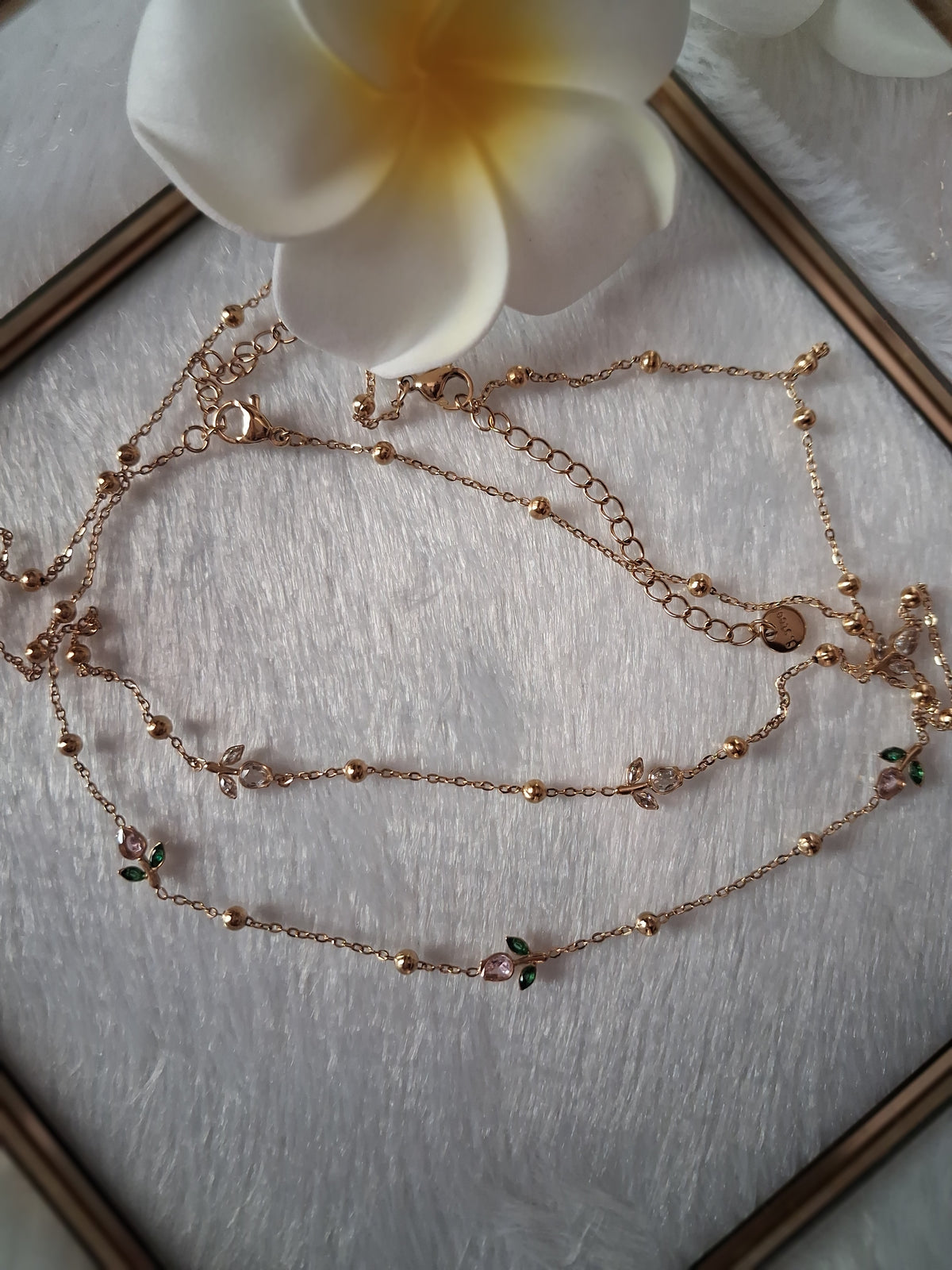 Mini Tulip Overall Neck chain