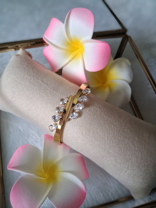 Diva Leaf Crystal Anti Tarnish Thin wrist Bracelet - 2.4