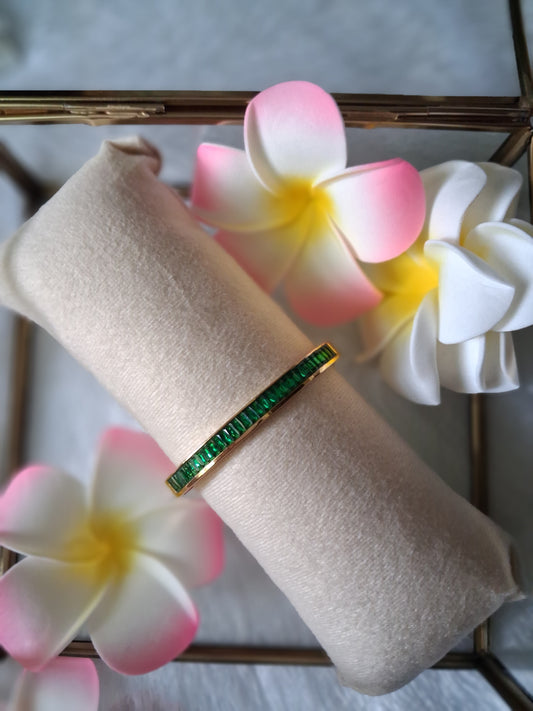 Emerald Embellished Anti Tarnish Thin wrist Bracelet - 2.4