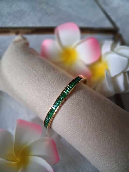 Emerald Embellished Anti Tarnish Thin wrist Bracelet - 2.4
