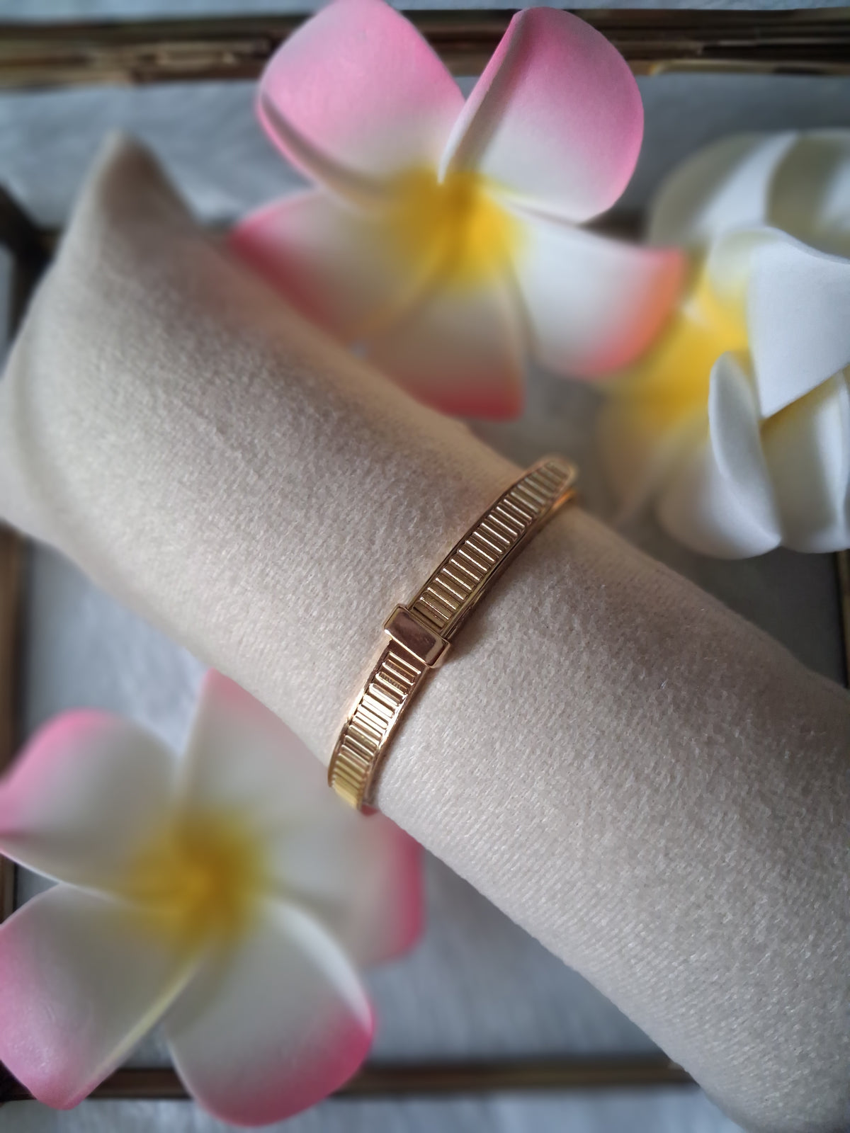 Belt Patterned AntiTarnish Thin wrist bracelet