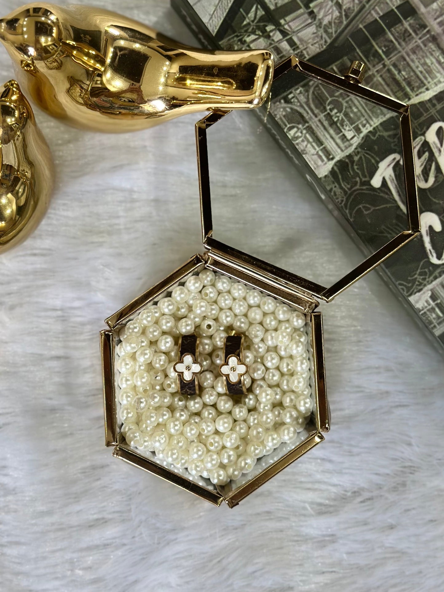 LV Clove earrings