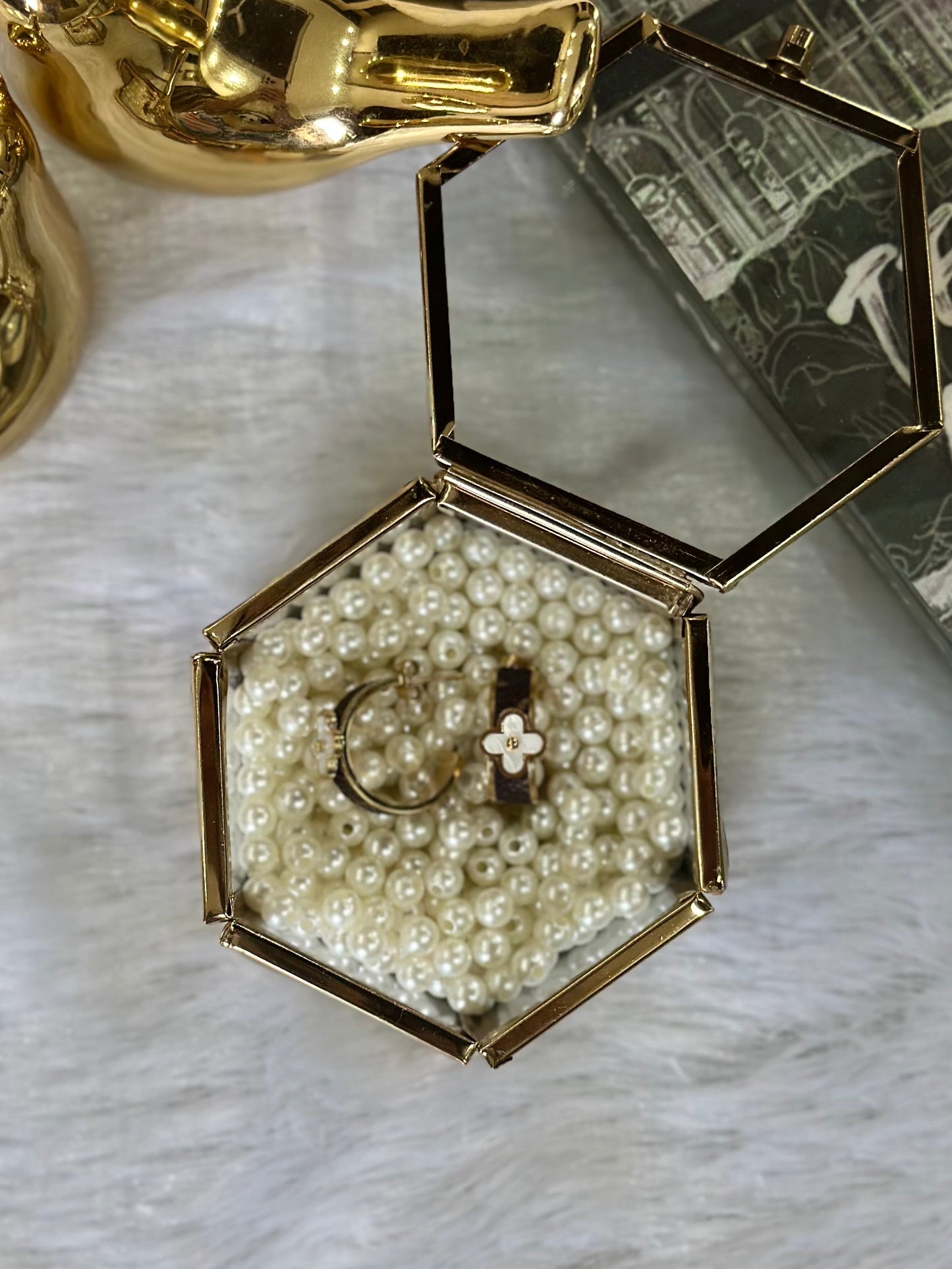 LV Clove earrings