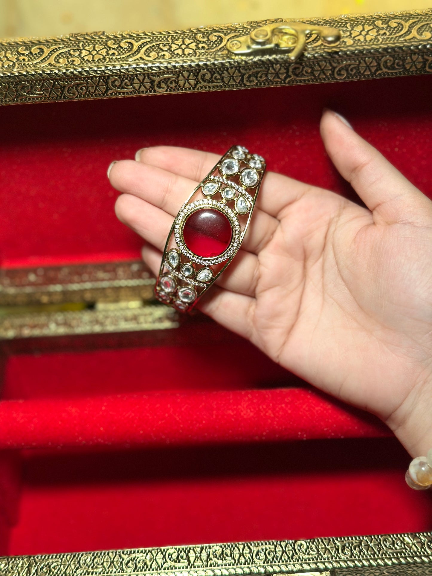 Laal Bangadi Kundan Bracelet