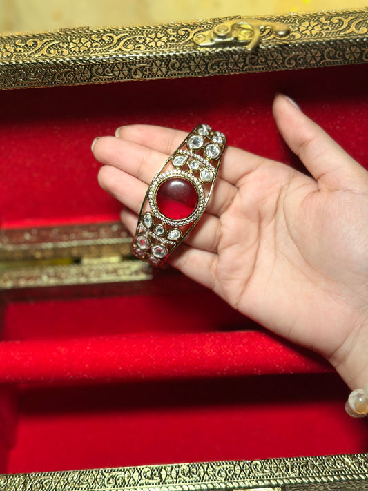 Laal Bangadi Kundan Bracelet
