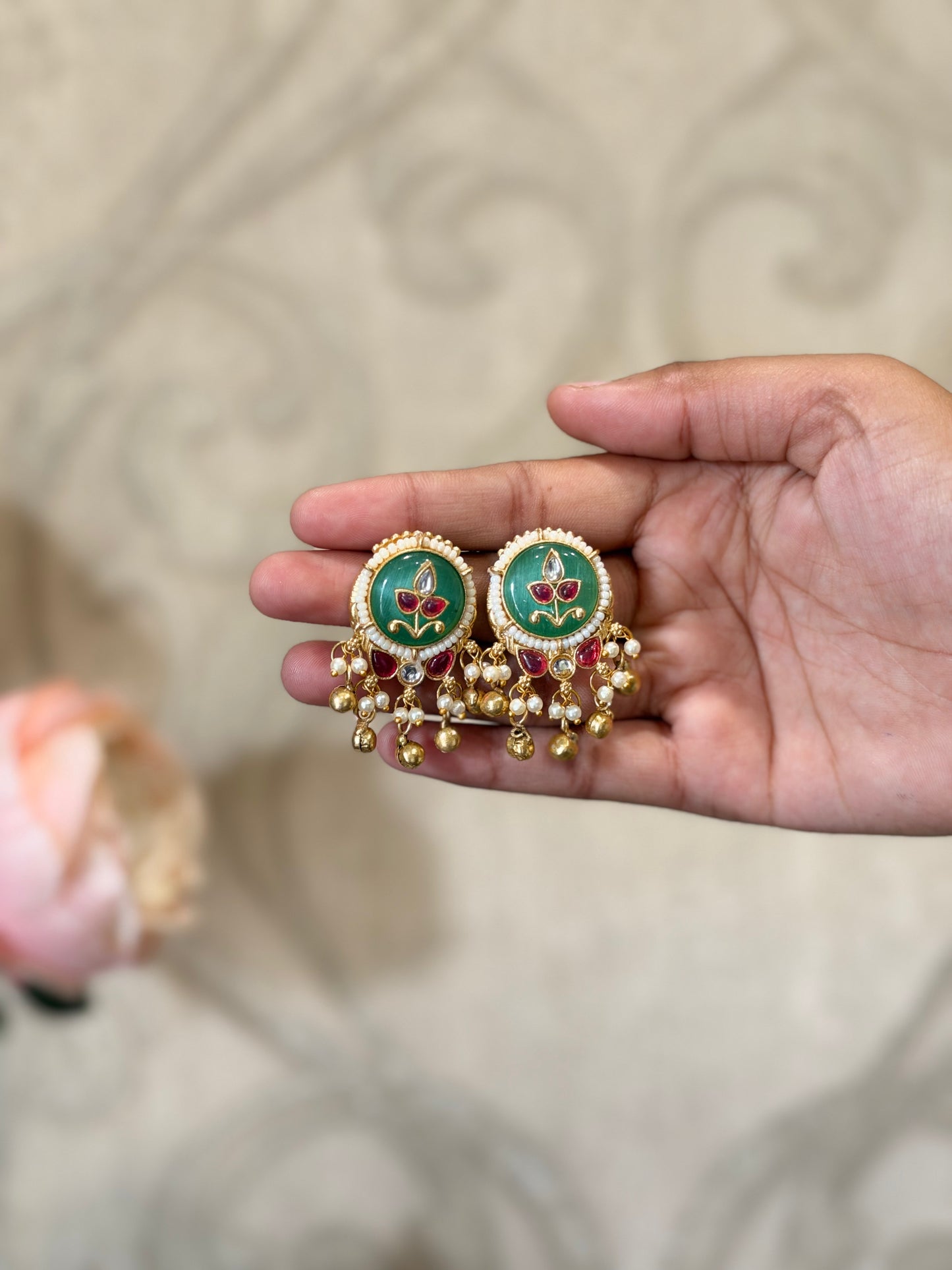 Sunheri Piroyi Kundan Earrings
